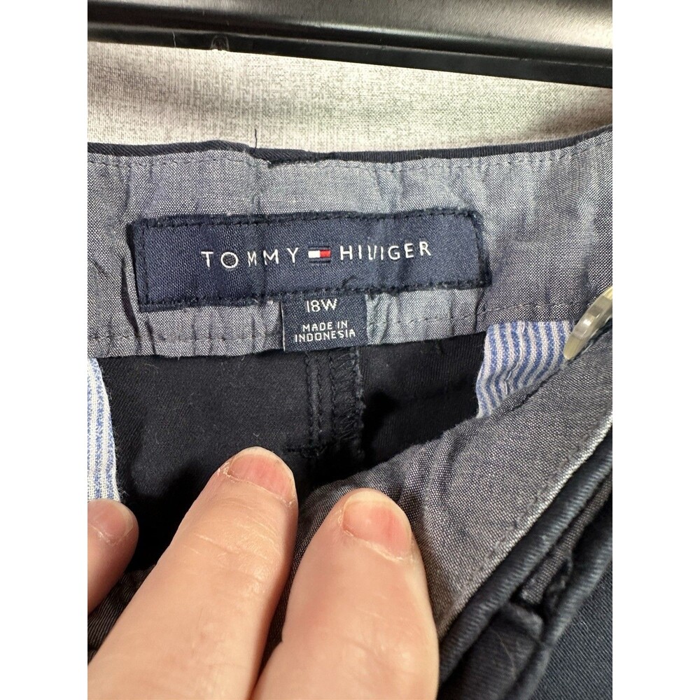 Tommy Hilfiger Women’s Navy Chino Shorts Plus Size 18W 8” Inseam EUC - Picture 3 of 9